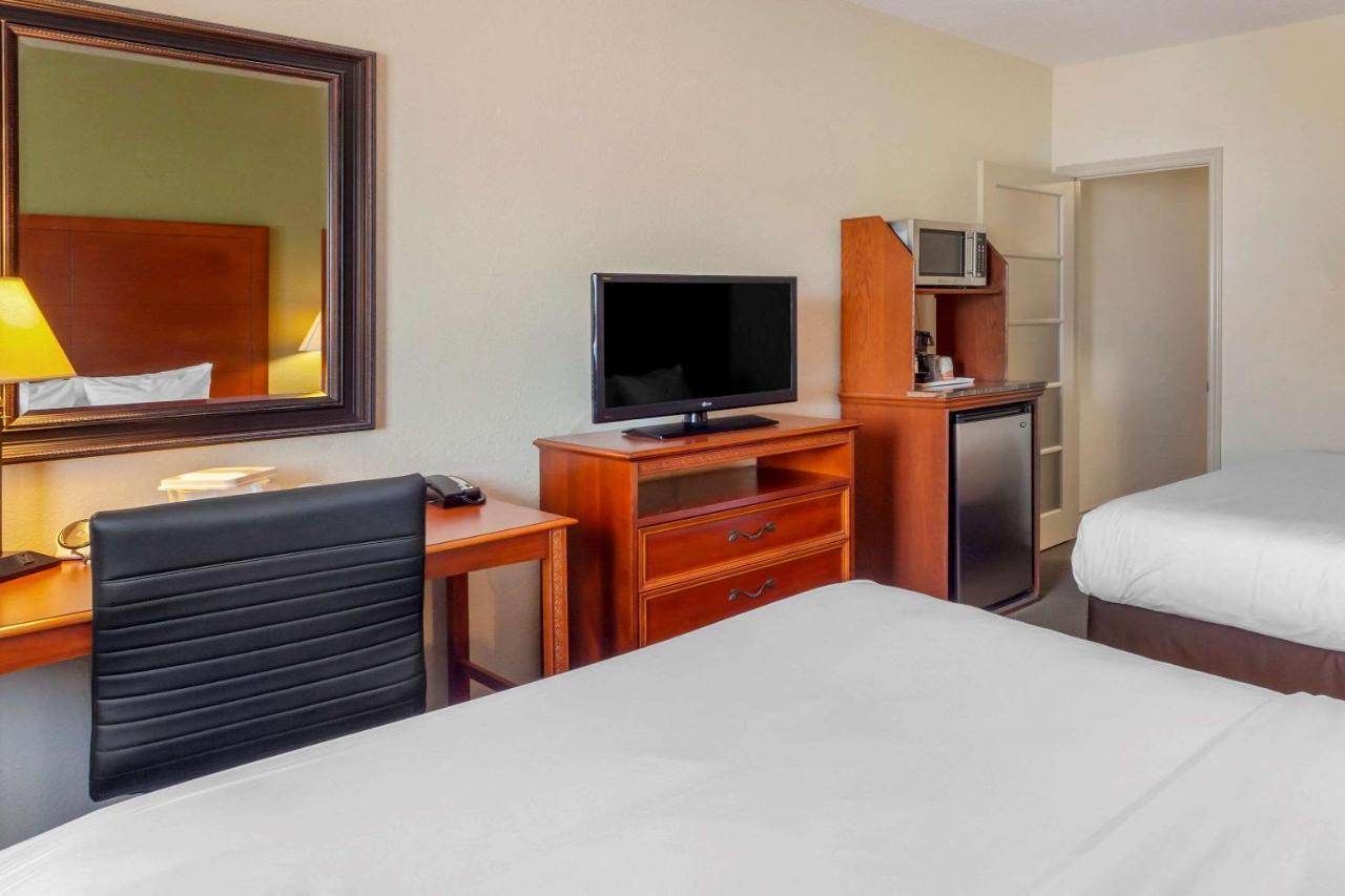 Comfort Inn & Suites Thousand Islands Harbour District Gananoque Luaran gambar